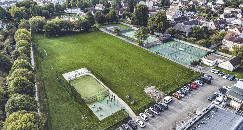 Vue aérienne de la Plaine de l'Étang à Beynes, site de la Fête de la Musique 2026.